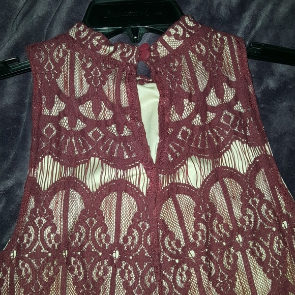 Halter top - Picture 3 of 3